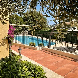 https://hotel-marc-hely.fr-provencehotel.com