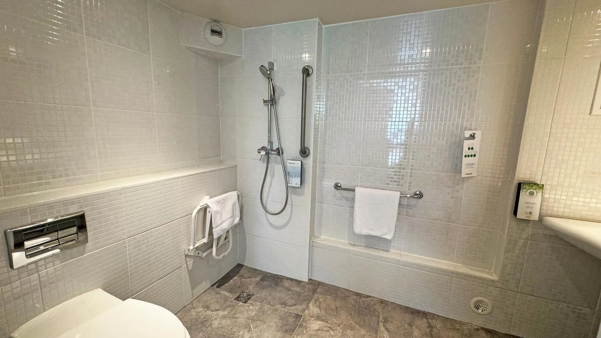 Hotel Campanile L'Isle D'Abeau - Bourgoin Jallieu